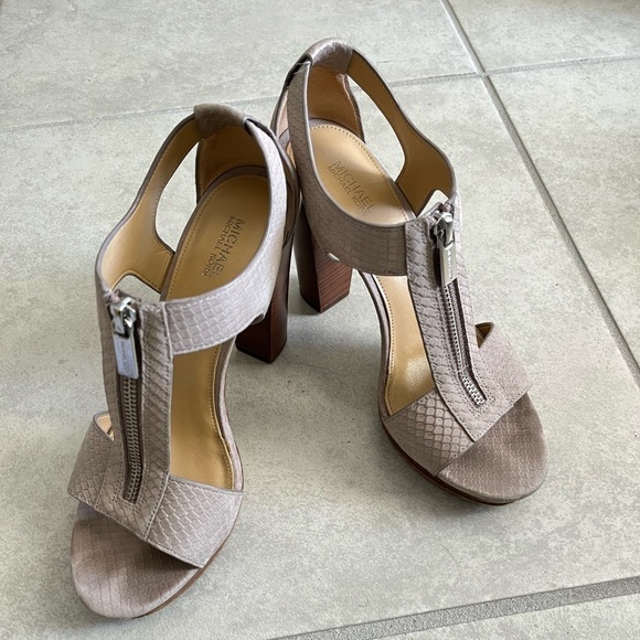 Michael Kors gray women’s heeled sandals size 7.5 platform - Picture 2 of 8